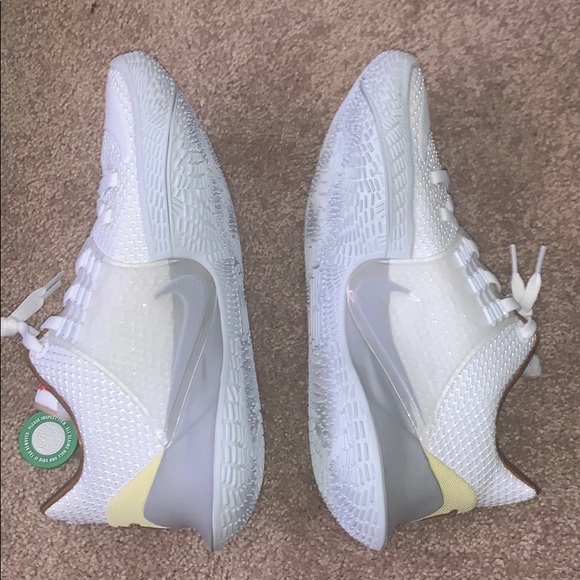 Sold out 2nd run. Kyrie x SpongeBob - Sandy Cheek! - Picture 4 of 5